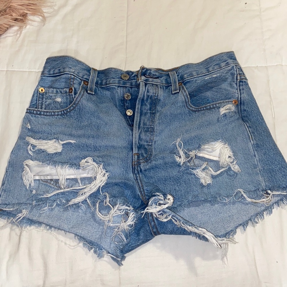 Levis 501 ripped shorts